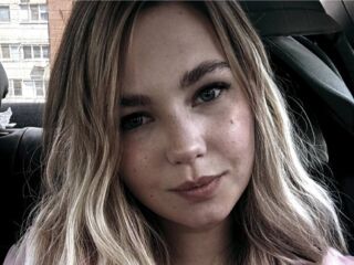 camgirl masturbating with dildo KandyWeiss
