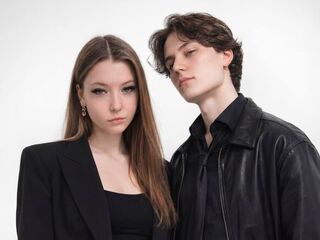 nude camgirl giving blowjob LeoAndMira