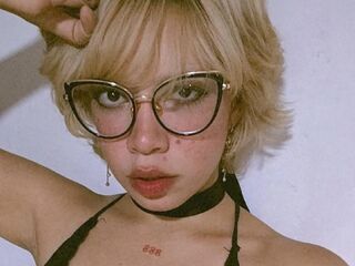 camslut AmelieMari