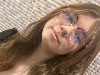 free video chat room AminaBlooms