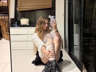 naughty cam girl masturbating with dildo BrandiStover