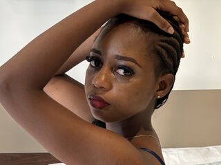 camgirl masturbating with sextoy BrianaHadid