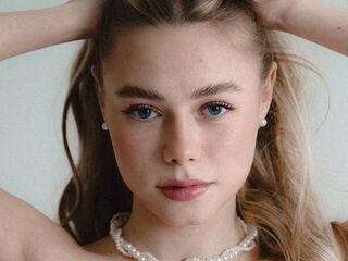 camslut topless BrittaniBrogren