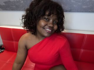 naked camgirl masturbating with vibrator CarmenDubois