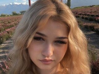 adult cam chat CloudyFox