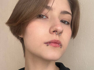 topless webcam girl EssieAcheampong