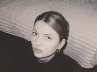 beautiful girl webcam GenaBaillargeon
