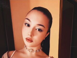 camslut showing tits JaMccredie