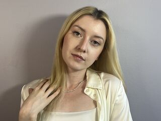 camslut showing tits JeanneHolmes