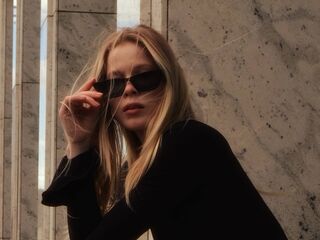 naked girl with live cam JenaeWaneka