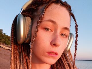 naked webcamgirl photo JodeeChum