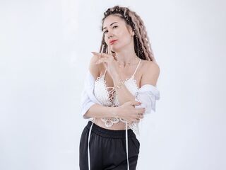 camgirl playing with sex toy KarinaSweeety