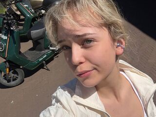 camgirl playing with vibrator KeilaTouchton