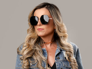 fingering camgirl KiaraMoraes