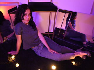 camwhore fingering pussy KyaraLux