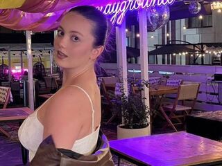 girl showing tits KyleeBig