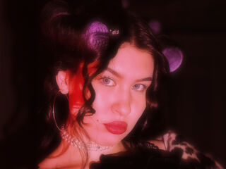 girl fingering shaved pussy LarondaSuitt