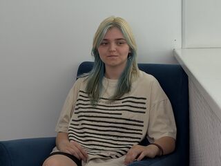 cam slut chat LauriMagnie