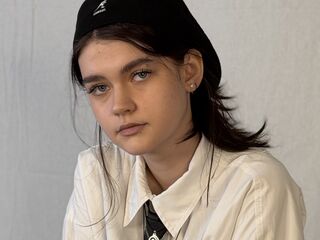 camslut spreading pussy LeannMolineaux