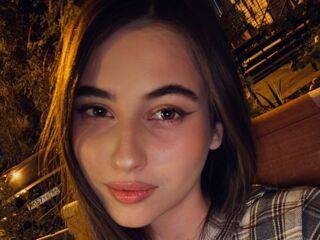 chat show LeiaFrost