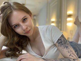 naked camgirl masturbating LilyMouss