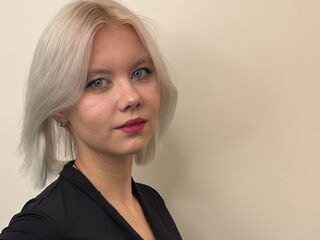 girl fingering bald pussy LindsayMcirvin