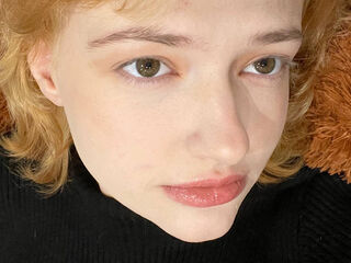 naughty cam girl fingering pussy LunaBeans