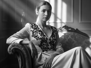 camslut topless LunaNouire