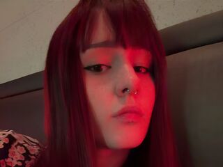 nude camgirl picture MaeveLith