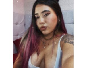 masturbating cam girl ManuelaVeelez