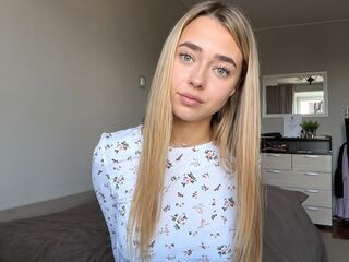 cam girl spreading pussy MarianaBrookman