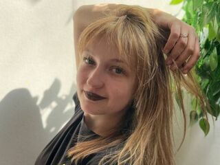 cam girl playing with vibrator MarryMartins