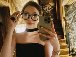camwhore shaving pussy MiaForester