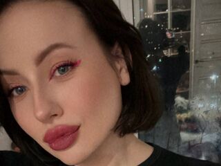 nude webcamgirl MiaPeaches