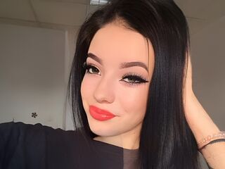 camgirl fingering shaved pussy MilenaRosseti