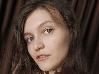 naughty cam girl masturbating with dildo MillieStrife
