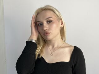 cam girl fingering pussy PaulinePedrotti