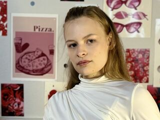 hot webcam show RaeannCeronsky