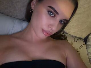 nude webcam RhiannonJumper