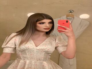 hot cam girl fingering shaved pussy RolandePhilavanh
