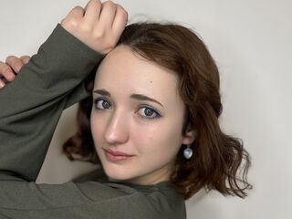 naughty camgirl masturbating with dildo SaundraTowler