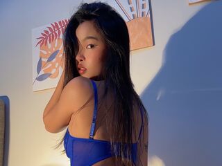 camgirl masturbating SessahMi