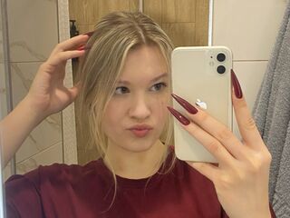 topless camgirl SkyeDavi