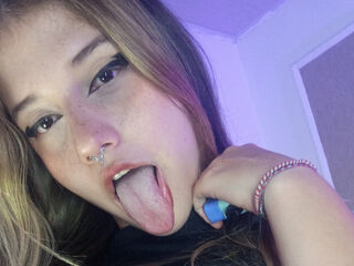 naked girl with webcam fingering pussy SofiiaVance