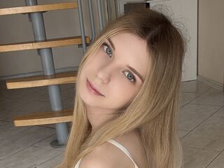 cam girl masturbating with dildo ThoraBeskom