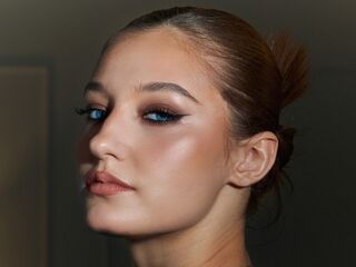 camslut spreading pussy VerniaGrenon