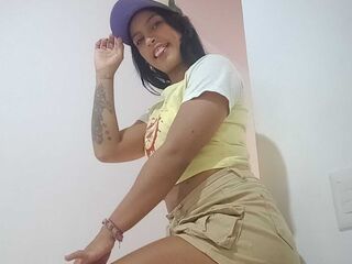 cam girl masturbating with vibrator YuliFernanda